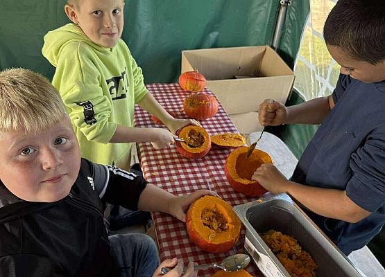 Grafika 20: Wycieczka na Farmę Alexa w Charbrowie koło Łeby