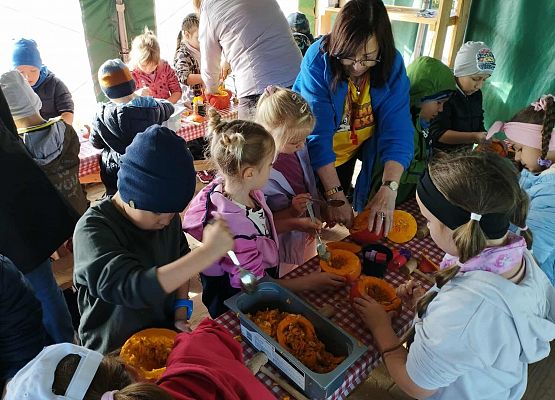 Grafika 2: Wycieczka na Farmę Alexa w Charbrowie koło Łeby