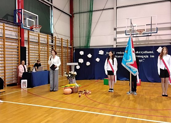 Grafika 10: Dzień Edukacji Narodowej w naszej szkole