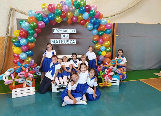 Grafika 1: Nasi uczniowie na festynie charytatywnym dla Mateusza