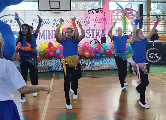 Grafika 2: Nasi uczniowie na festynie charytatywnym dla Mateusza