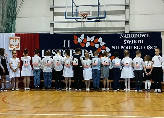 Grafika 24: Apel z okazji Narodowego Święta Niepodległości