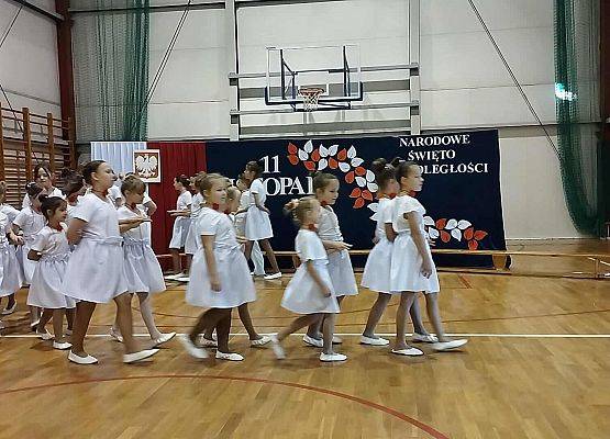 Grafika 1: Apel z okazji Narodowego Święta Niepodległości