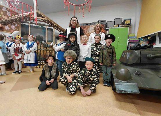 Grafika 3: Przedstawienie ,,Mali Pancerni i Polska Nasza"