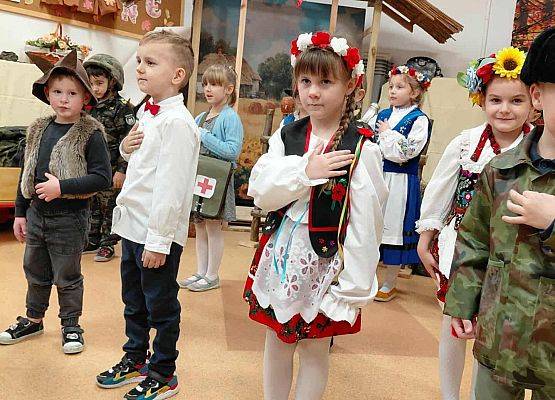 Grafika 4: Przedstawienie ,,Mali Pancerni i Polska Nasza"