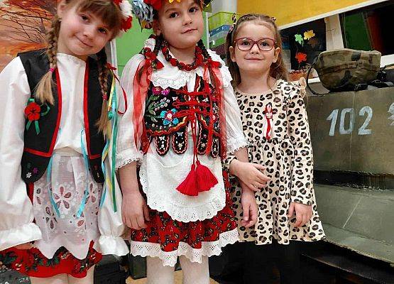 Grafika 1: Przedstawienie ,,Mali Pancerni i Polska Nasza"