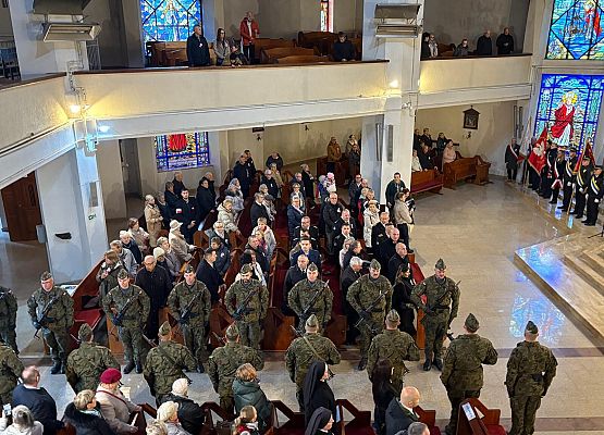 Grafika 3: Obchody Narodowego Święta Niepodległości w Ustce z udziałem delegacji ze Szkoły Podstawowej w Zaleskich