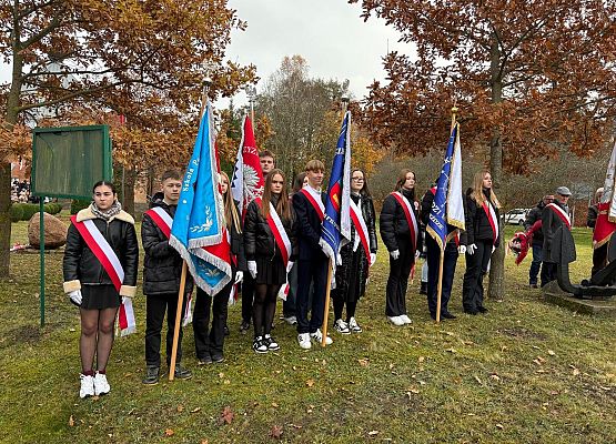 Grafika 6: Obchody Narodowego Święta Niepodległości w Ustce z udziałem delegacji ze Szkoły Podstawowej w Zaleskich