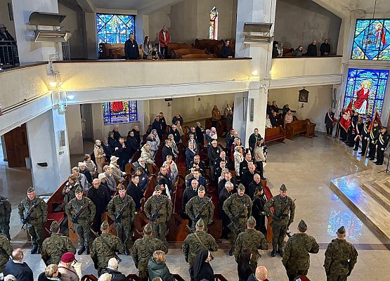 Grafika 4: Obchody Narodowego Święta Niepodległości w Ustce z udziałem delegacji ze Szkoły Podstawowej w Zaleskich