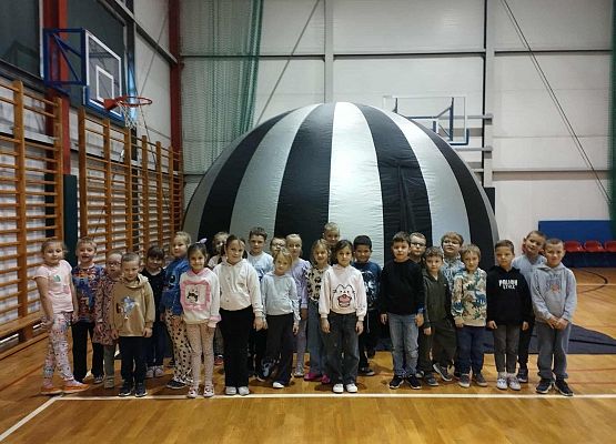 Grafika 12: Kino Sferyczne