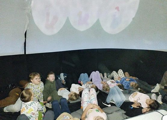 Grafika 10: Kino Sferyczne