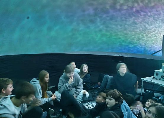 Grafika 3: Kino Sferyczne