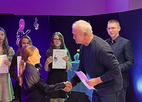 Grafika 10: Sukces uczniów naszej szkoły w X Przeglądzie Twórczości Dziecięcej i Młodzieżowej „Błękitna Apaszka”