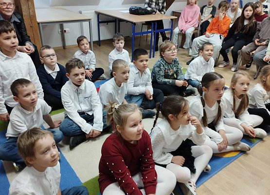 Grafika 6: Pasowanie na Świetliczaka