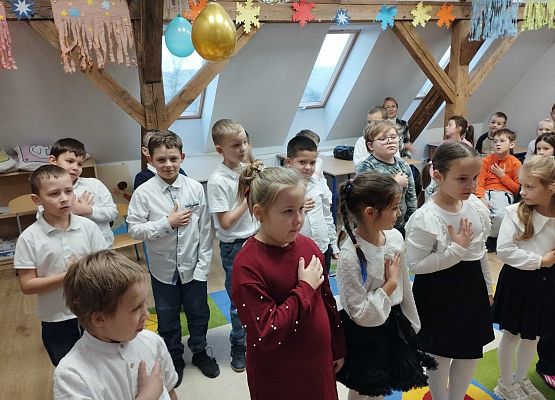 Grafika 8: Pasowanie na Świetliczaka