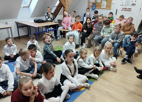 Grafika 7: Pasowanie na Świetliczaka