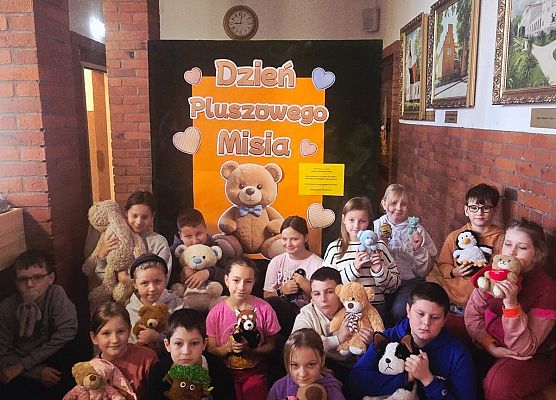 Grafika 16: Światowy Dzień Pluszowego Misia