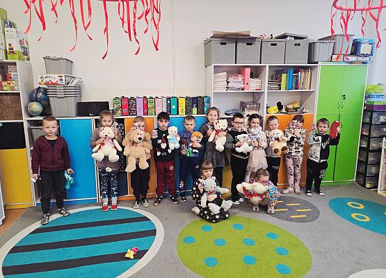 Grafika 1: Światowy Dzień Pluszowego Misia