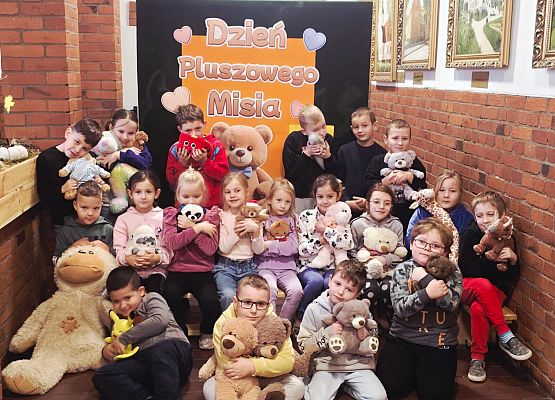 Grafika 7: Światowy Dzień Pluszowego Misia