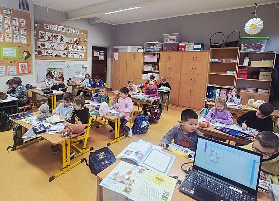 Grafika 6: Światowy Dzień Pluszowego Misia