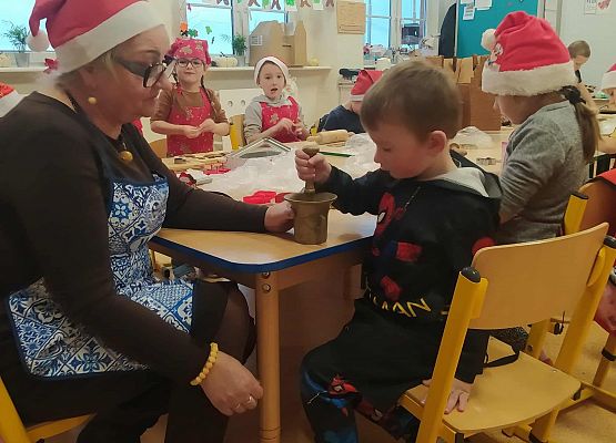 Grafika 2: Szkoła z piernika – słodkie warsztaty pełne magii