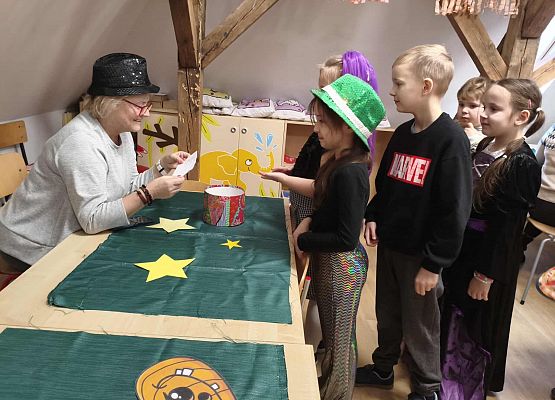 Grafika 2: Andrzejkowe wróżby