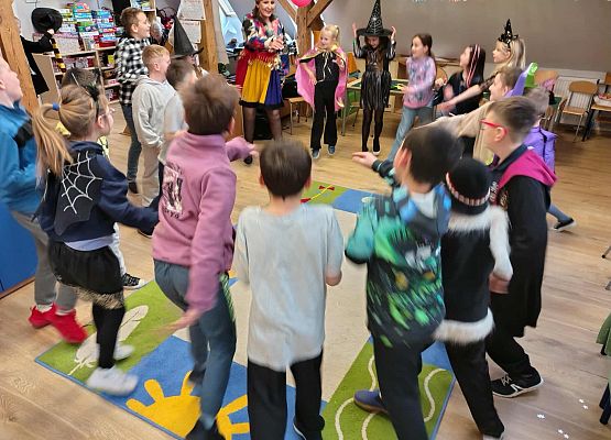 Grafika 13: Andrzejkowe wróżby