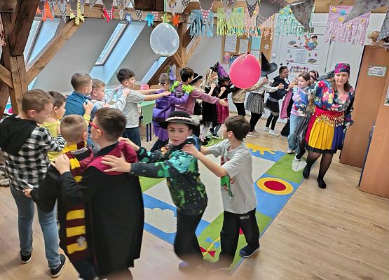 Grafika 10: Andrzejkowe wróżby