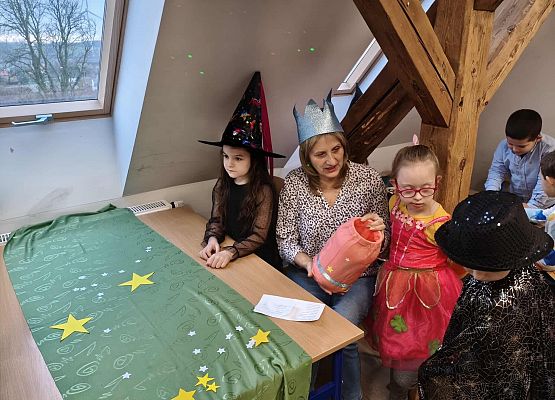 Grafika 4: Andrzejkowe wróżby