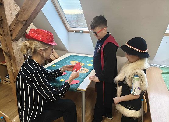 Grafika 6: Andrzejkowe wróżby