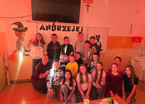 Grafika 22: Andrzejkowe wróżby