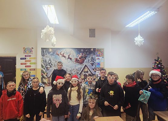 Grafika 7: Mikołajkowa wycieczka klas IV - VIII do Multikina