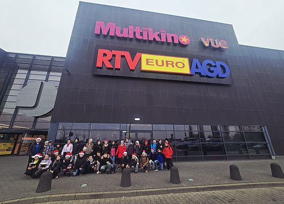 Grafika 6: Mikołajkowa wycieczka klas IV - VIII do Multikina