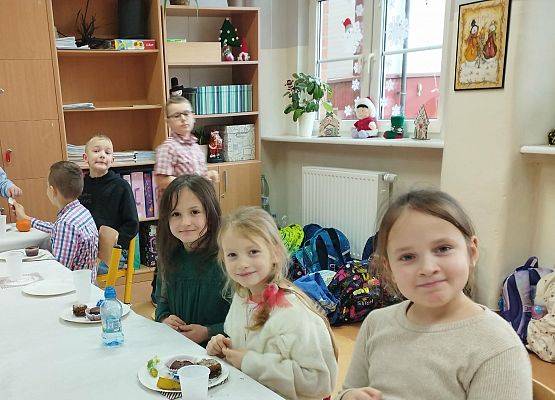 Grafika 2: Spotkania wigilijne w klasach I-III