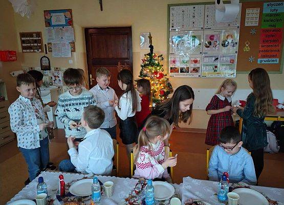 Grafika 5: Spotkania wigilijne w klasach I-III
