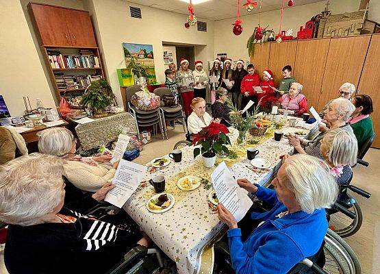 Grafika 3: „Herbatka dla Seniora” – spotkanie pełne wzruszeń i serdeczności