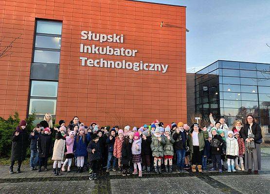 Grafika 1: Z wizytą w teatrze - ,,Kot w butach"