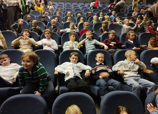 Grafika 6: Z wizytą w teatrze - ,,Kot w butach"