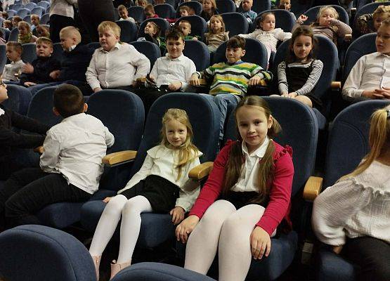 Grafika 4: Z wizytą w teatrze - ,,Kot w butach"