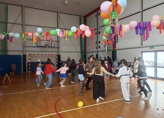 Grafika 8: Bal Karnawałowy