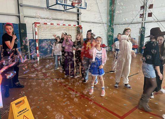 Grafika 17: Bal Karnawałowy