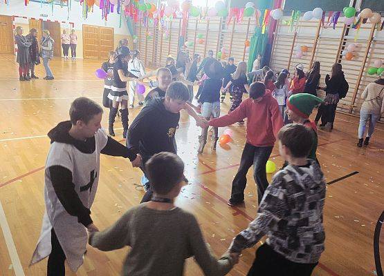 Grafika 18: Bal Karnawałowy