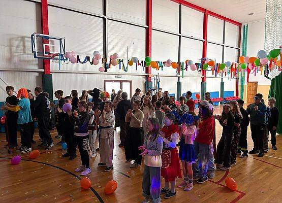 Grafika 2: Bal Karnawałowy