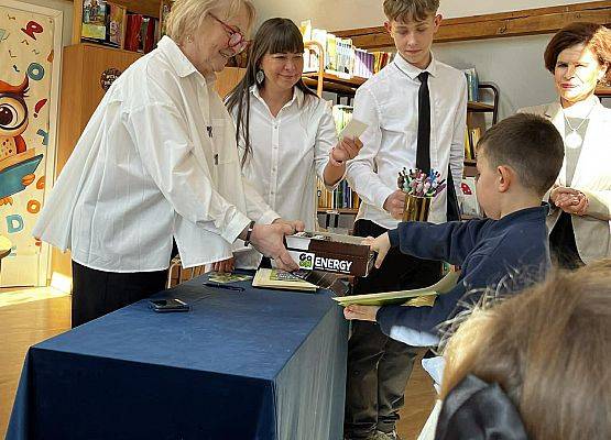 Grafika 8: Szkolny Konkurs Recytatorski