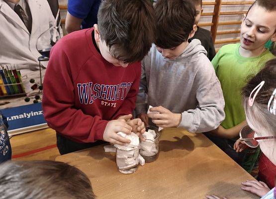 Grafika 8: Nauka z energią – Festiwal Nauki w naszej szkole