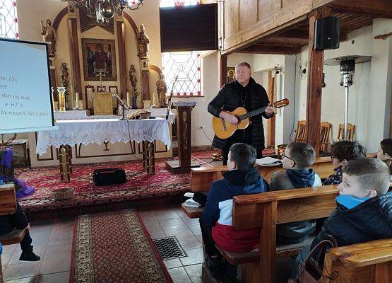 Grafika 6: Czas zadumy i duchowego wzrostu – Rekolekcje Wielkopostne 2026