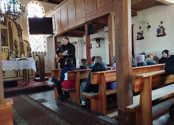 Grafika 8: Czas zadumy i duchowego wzrostu – Rekolekcje Wielkopostne 2026