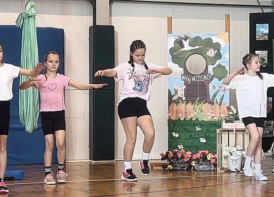 Grafika 7: Scena pełna gwiazd! Relacja z wiosennego konkursu talentów!