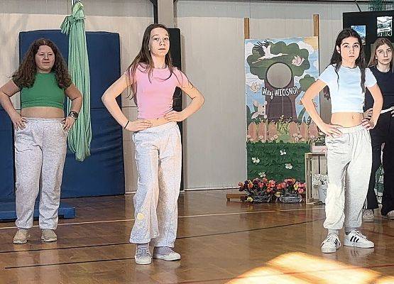 Grafika 8: Scena pełna gwiazd! Relacja z wiosennego konkursu talentów!