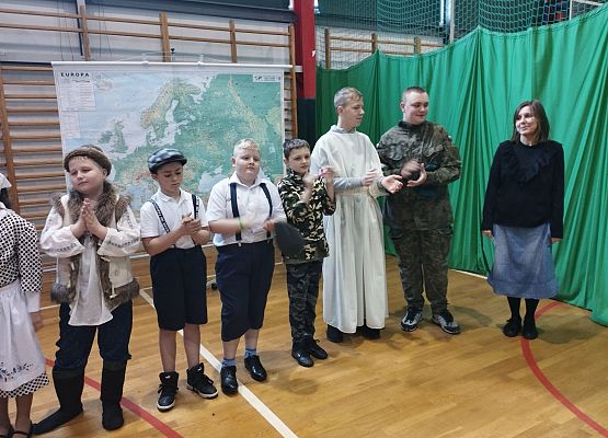 Grafika 24: Apel z okazji Dnia Patrona – wyjątkowa lekcja historii i pamięci
